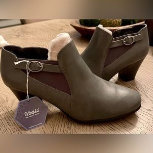 Croft & Barrow Gray Ortholite boot with heals